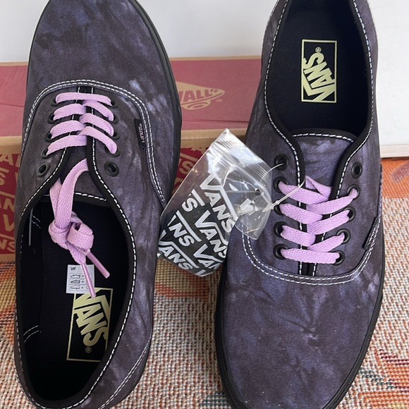 Vans WMNS Authentic
Midnight Shift Black/Black
VN0009PVBKA
Sneakers - Picture 11 of 16